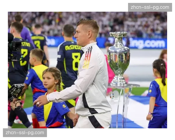 克罗斯接受德国媒体专访,谈及职业生涯末期对欧冠的渴望 克罗斯接受德国媒体专访,谈及职业生涯末期对欧冠的渴望